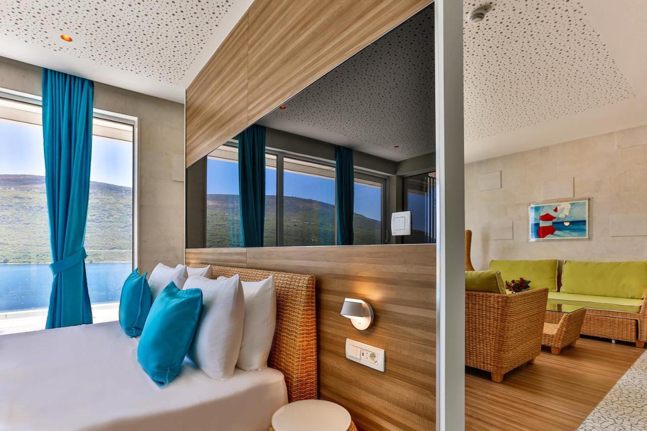 Carine Hotel Kumbor Superior Herceg Novi Exteriör bild